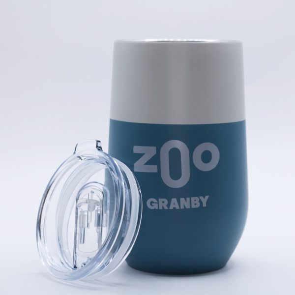 Verre à vin isolée - Zoo de Granby - couleurs mates, bleu et blanc