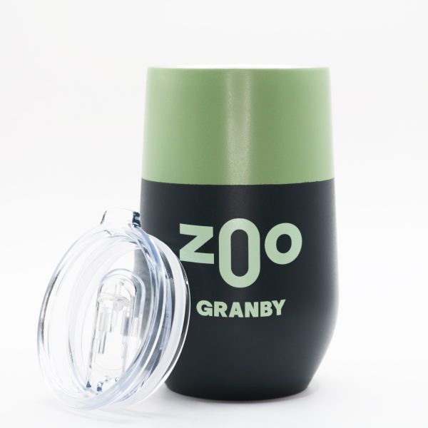 Verre à vin isolée - Zoo de Granby - couleurs mates, vert et noir